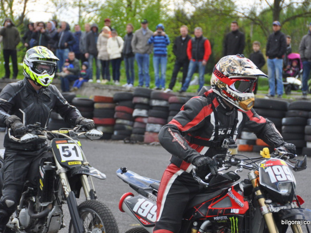 BIŁGORAJ: Wyścigi motocykli w klasie SUPERMOTO (FOTO)