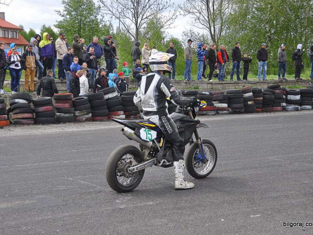 BIŁGORAJ: Wyścigi motocykli w klasie SUPERMOTO (FOTO)