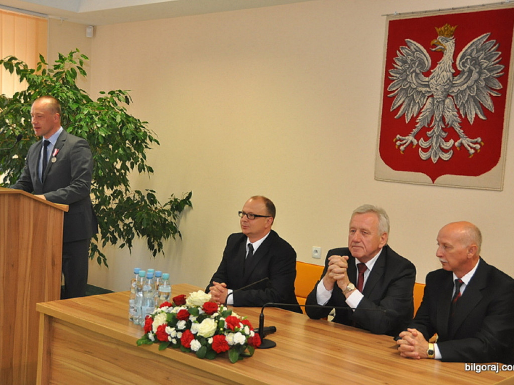 Medale za Długoletnią Służbę trafiły do pracowników Starostwa Powiatowego w Biłgoraju (FOTO)