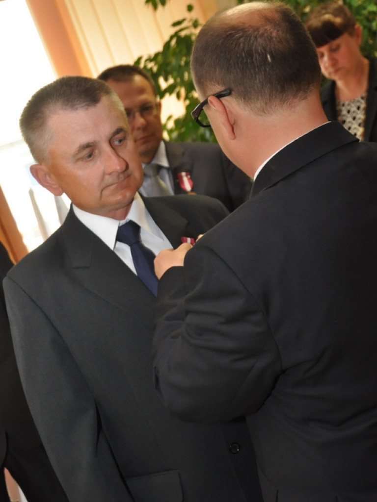 Medale za Długoletnią Służbę trafiły do pracowników Starostwa Powiatowego w Biłgoraju (FOTO)