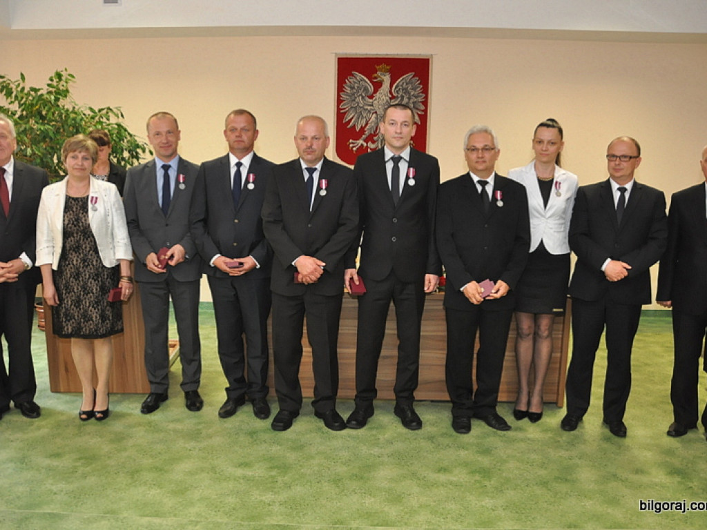 Medale za Długoletnią Służbę trafiły do pracowników Starostwa Powiatowego w Biłgoraju (FOTO)