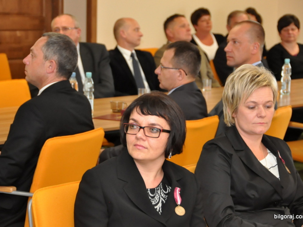 Medale za Długoletnią Służbę trafiły do pracowników Starostwa Powiatowego w Biłgoraju (FOTO)