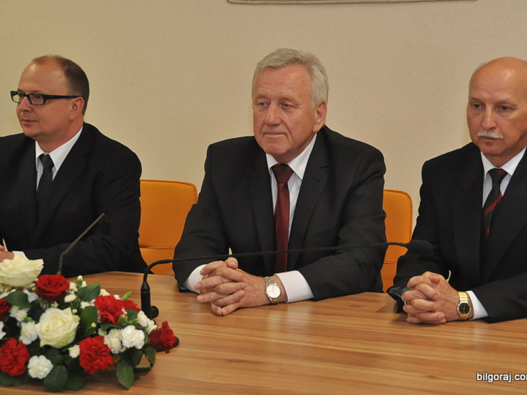 Medale za Długoletnią Służbę trafiły do pracowników Starostwa Powiatowego w Biłgoraju (FOTO)