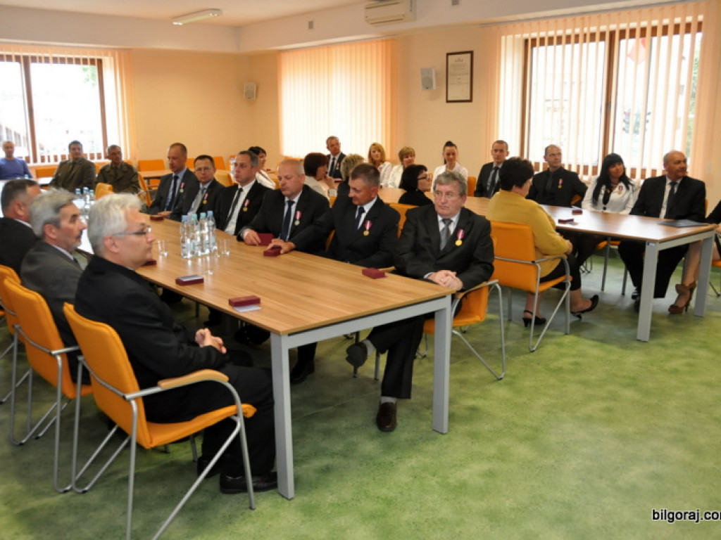 Medale za Długoletnią Służbę trafiły do pracowników Starostwa Powiatowego w Biłgoraju (FOTO)