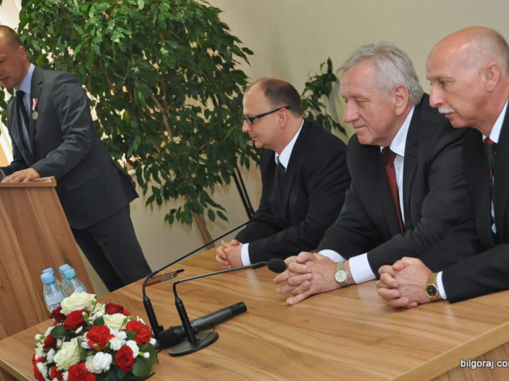 Medale za Długoletnią Służbę trafiły do pracowników Starostwa Powiatowego w Biłgoraju (FOTO)