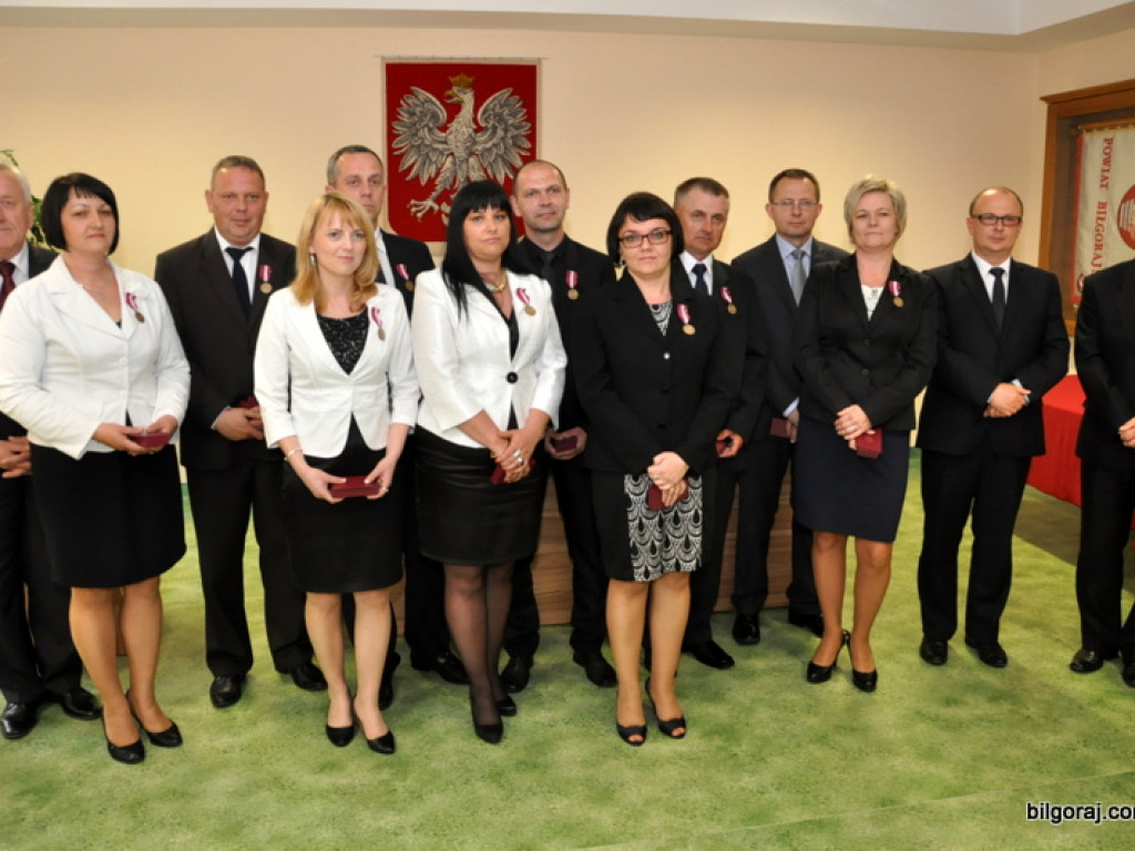 Medale za Długoletnią Służbę trafiły do pracowników Starostwa Powiatowego w Biłgoraju (FOTO)