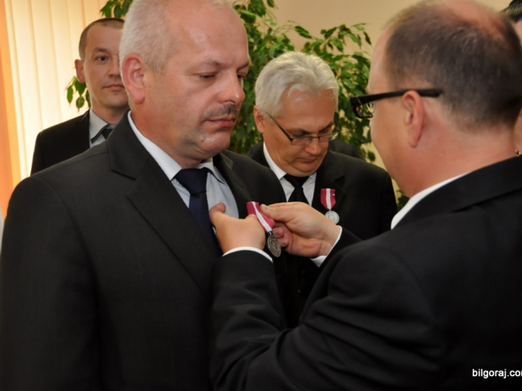 Medale za Długoletnią Służbę trafiły do pracowników Starostwa Powiatowego w Biłgoraju (FOTO)