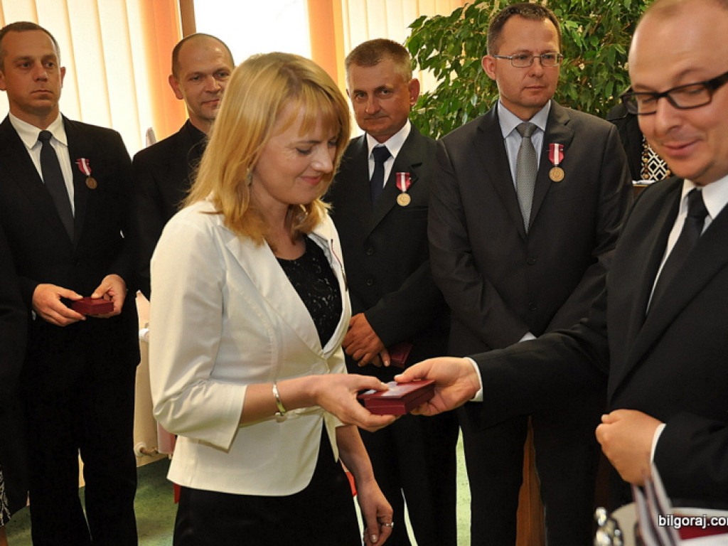 Medale za Długoletnią Służbę trafiły do pracowników Starostwa Powiatowego w Biłgoraju (FOTO)