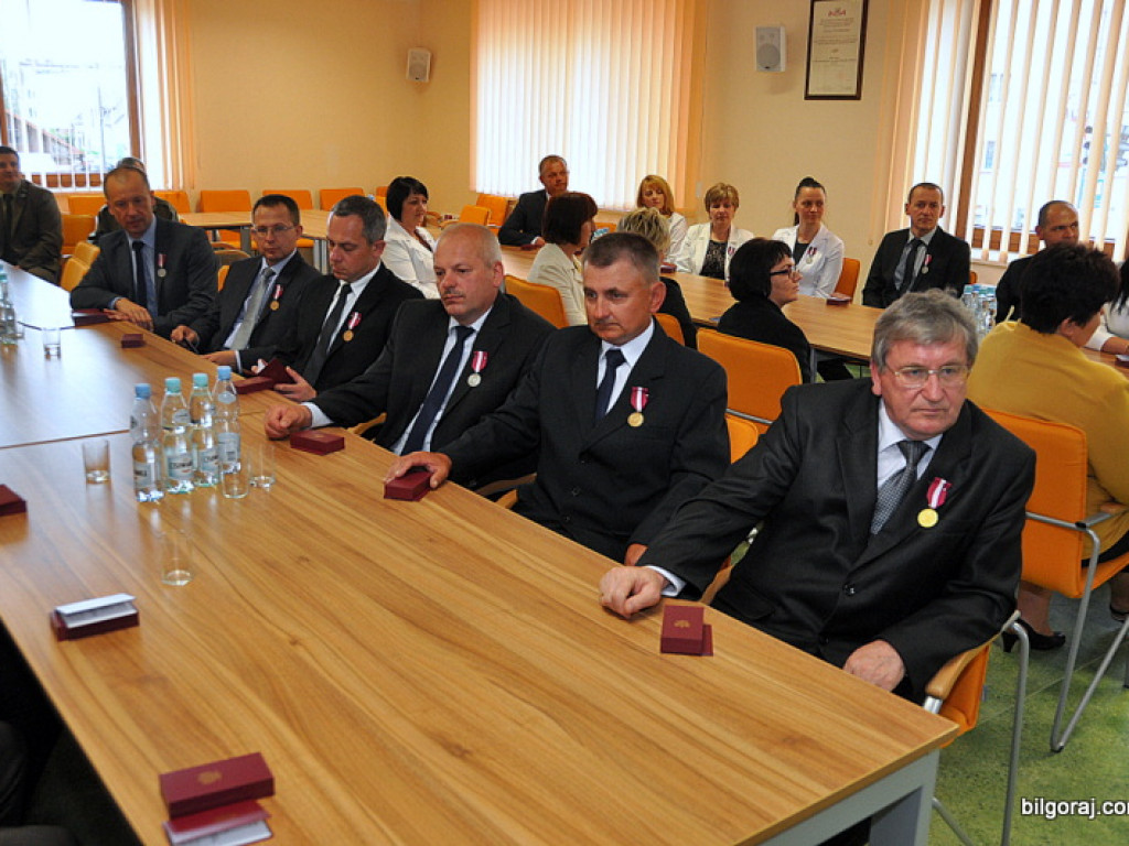 Medale za Długoletnią Służbę trafiły do pracowników Starostwa Powiatowego w Biłgoraju (FOTO)