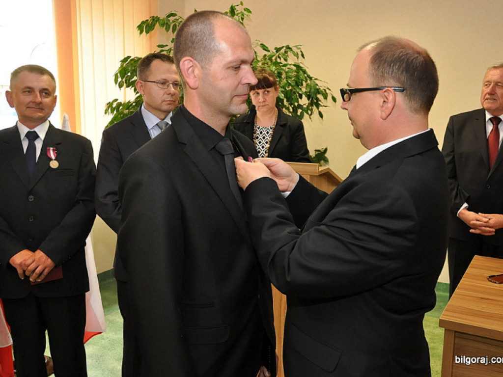 Medale za Długoletnią Służbę trafiły do pracowników Starostwa Powiatowego w Biłgoraju (FOTO)