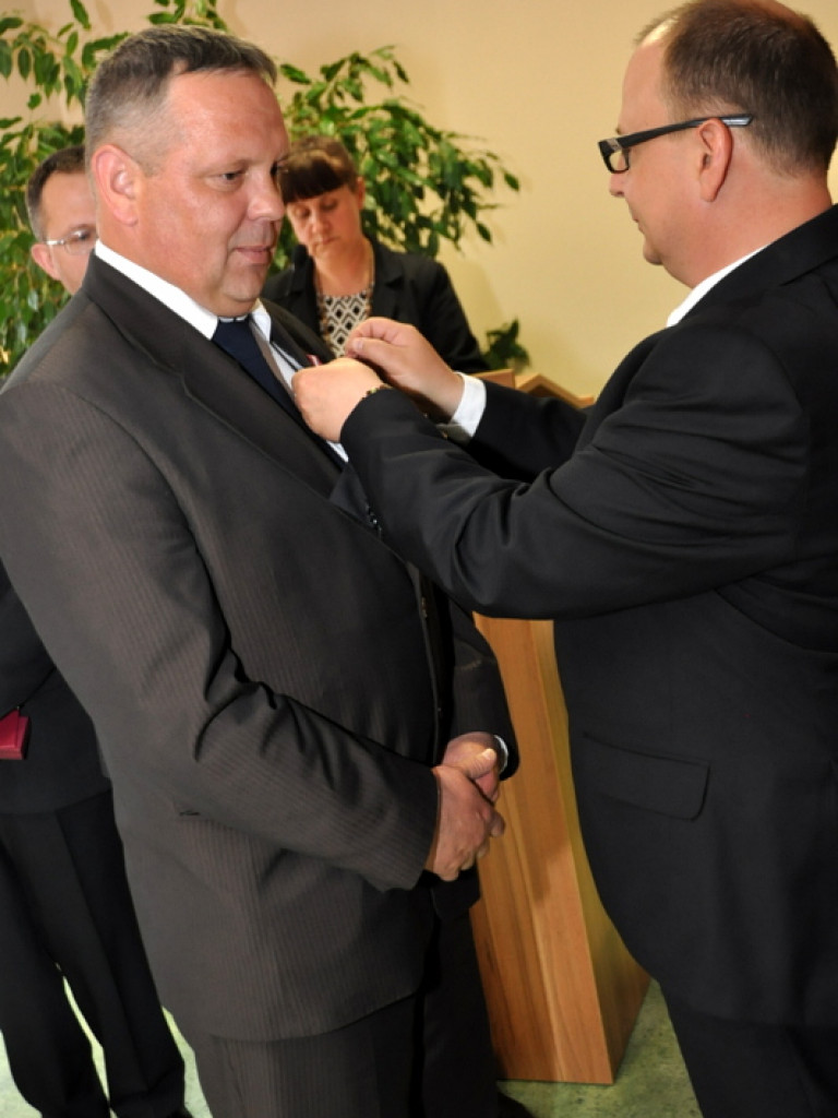 Medale za Długoletnią Służbę trafiły do pracowników Starostwa Powiatowego w Biłgoraju (FOTO)