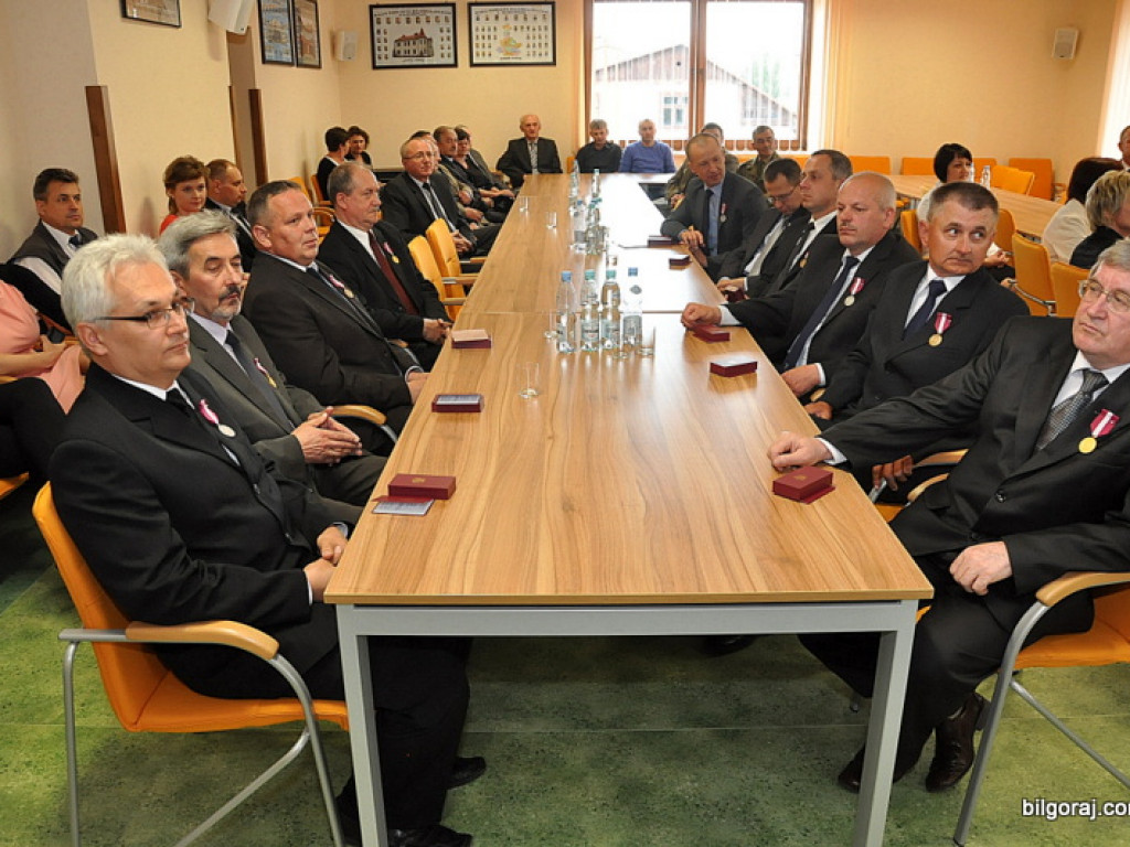 Medale za Długoletnią Służbę trafiły do pracowników Starostwa Powiatowego w Biłgoraju (FOTO)