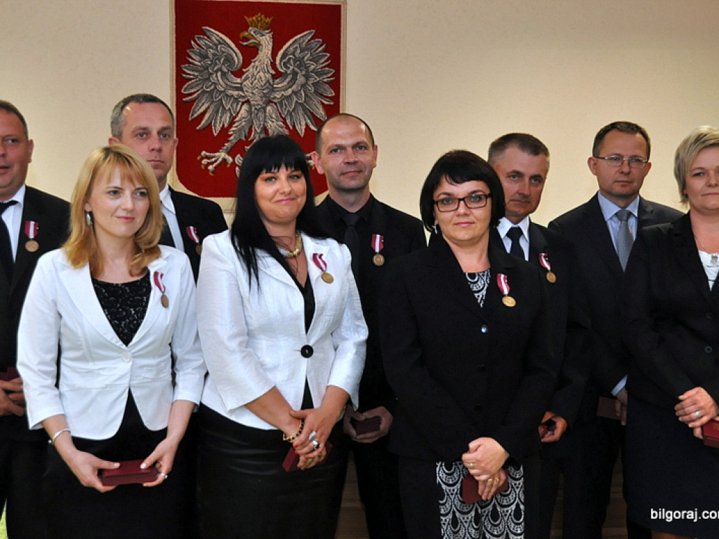 Medale za Długoletnią Służbę trafiły do pracowników Starostwa Powiatowego w Biłgoraju (FOTO)