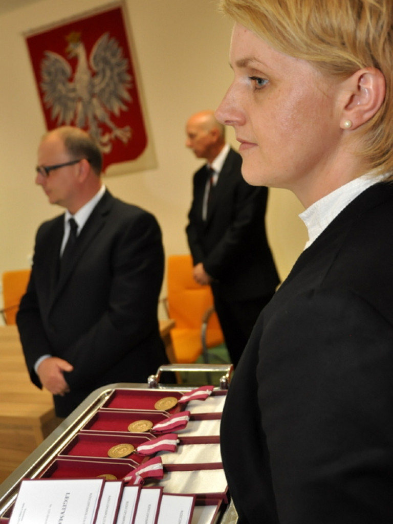 Medale za Długoletnią Służbę trafiły do pracowników Starostwa Powiatowego w Biłgoraju (FOTO)