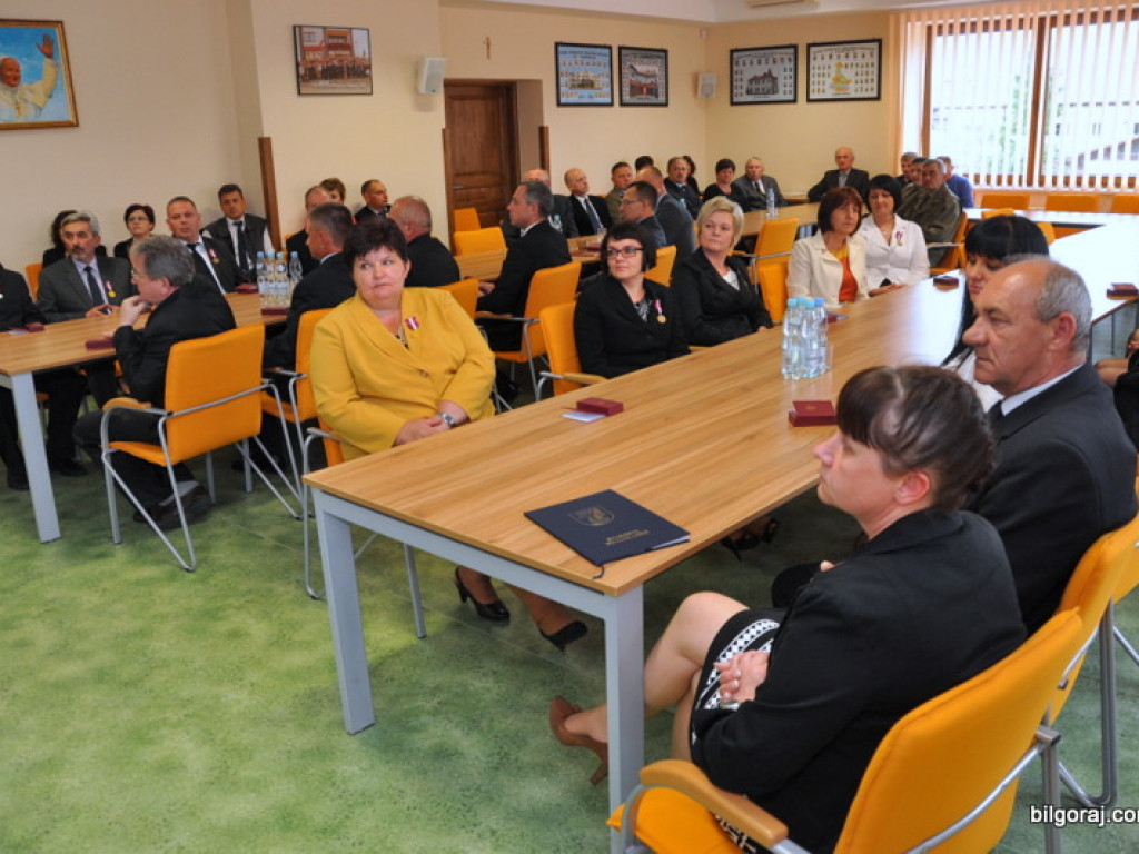 Medale za Długoletnią Służbę trafiły do pracowników Starostwa Powiatowego w Biłgoraju (FOTO)