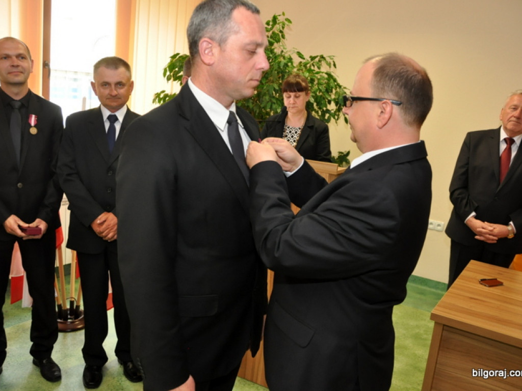 Medale za Długoletnią Służbę trafiły do pracowników Starostwa Powiatowego w Biłgoraju (FOTO)