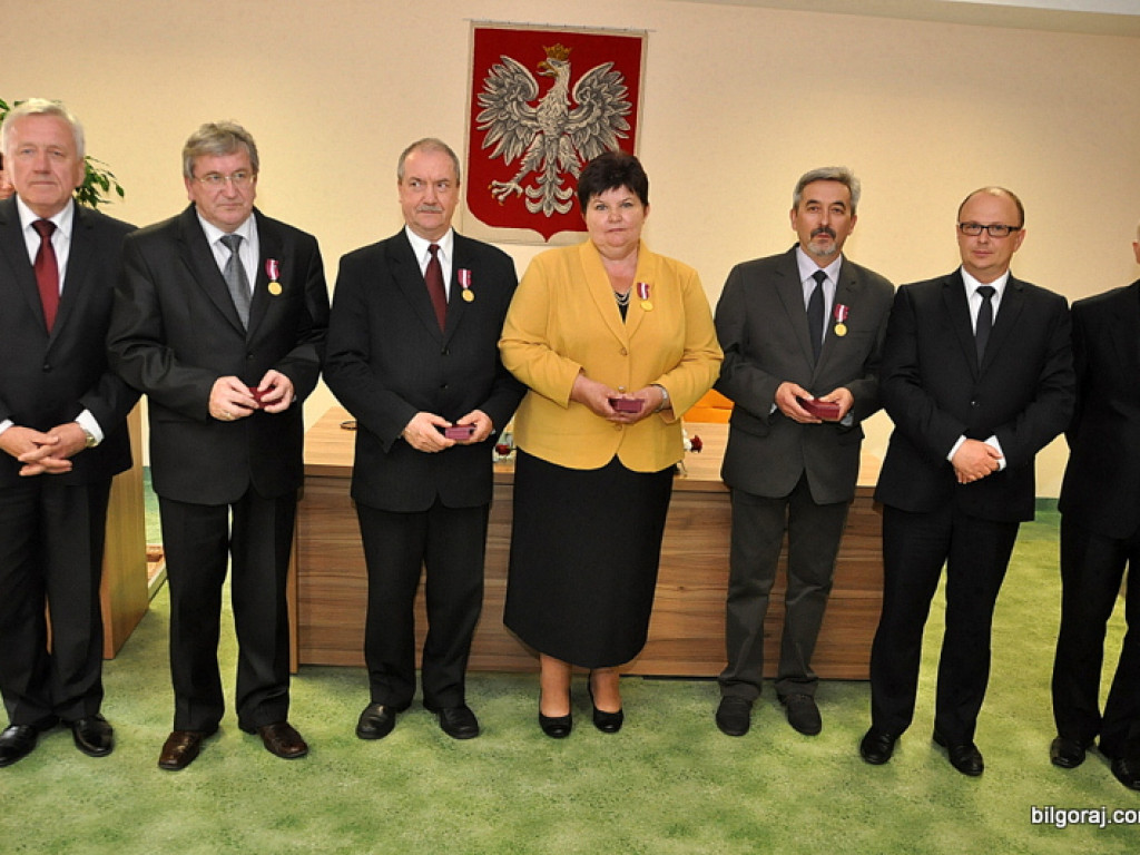 Medale za Długoletnią Służbę trafiły do pracowników Starostwa Powiatowego w Biłgoraju (FOTO)