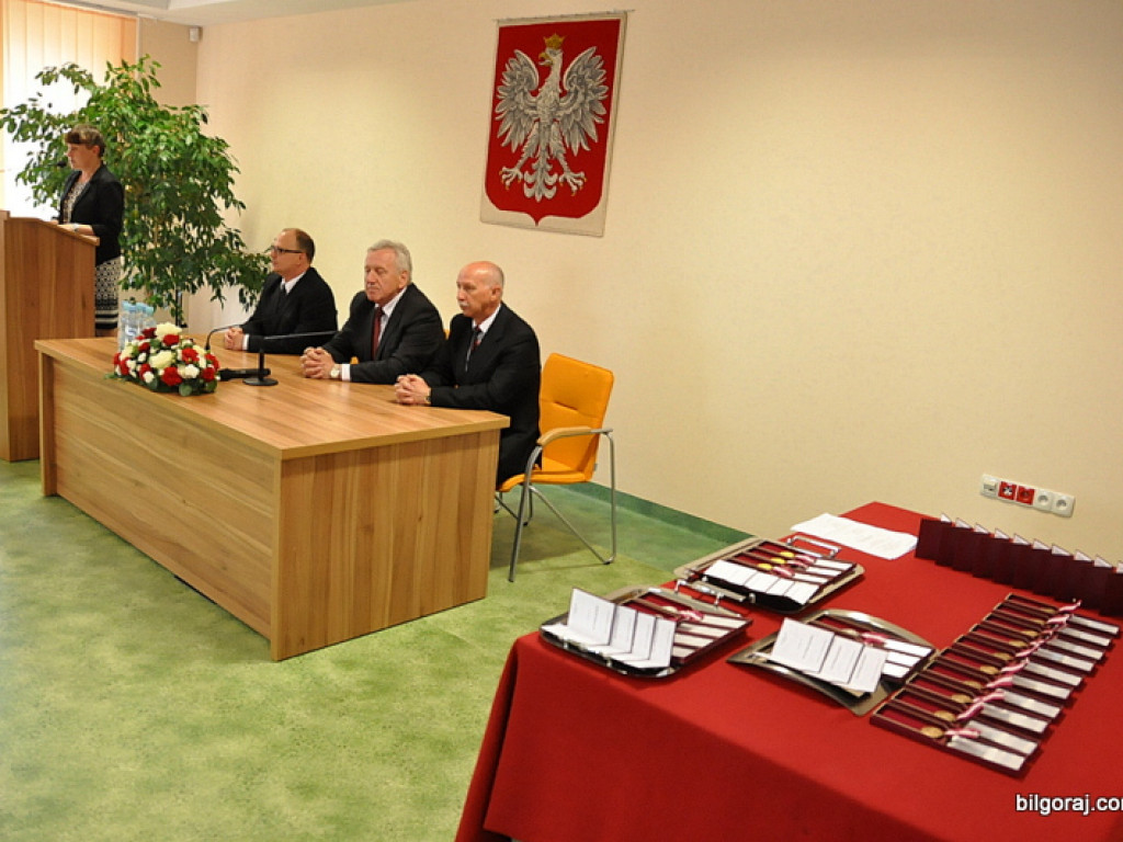 Medale za Długoletnią Służbę trafiły do pracowników Starostwa Powiatowego w Biłgoraju (FOTO)