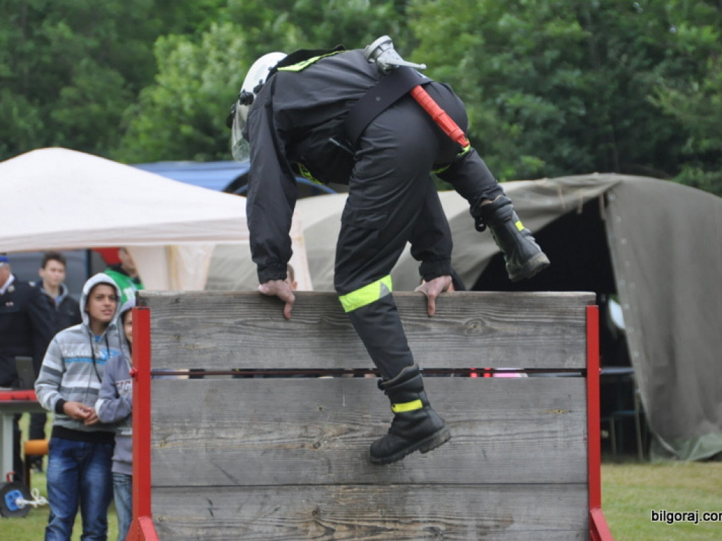 Zawody strażackie we Frampolu - rywalizowali strażacy z trzech Gmin (FOTO, WYNIKI)