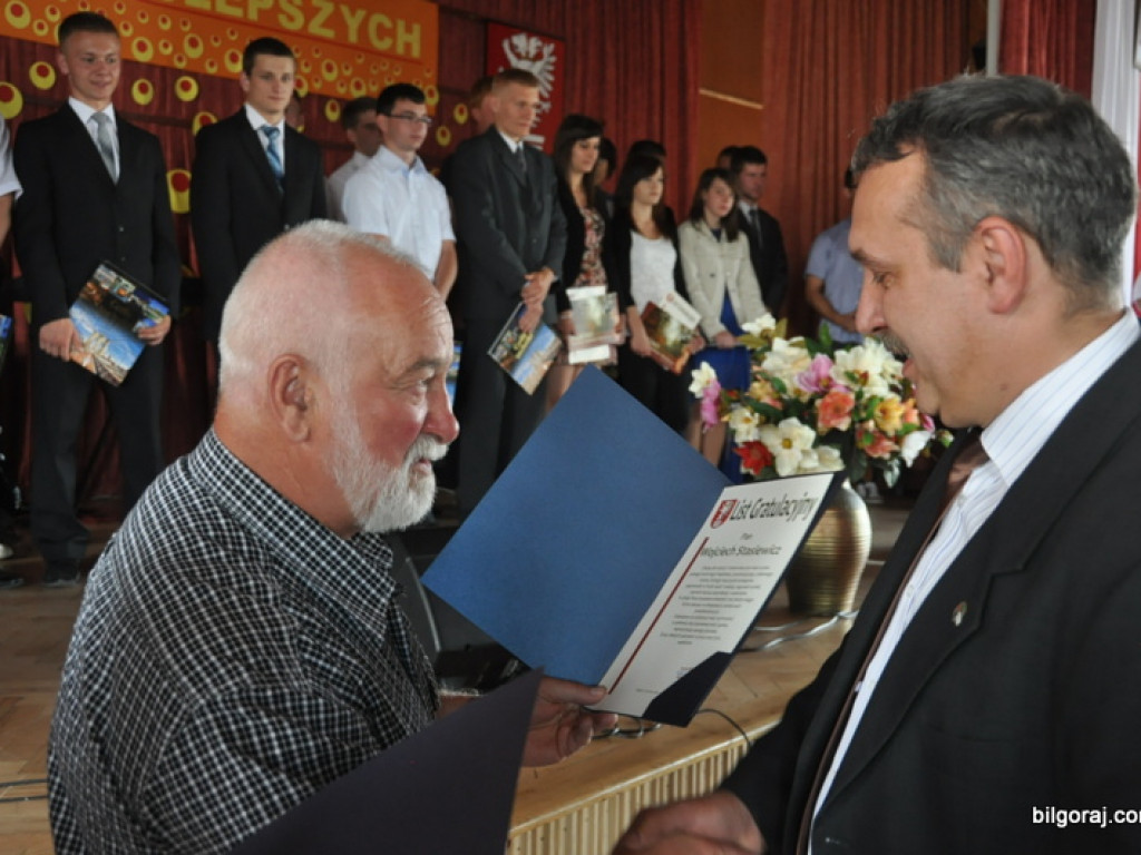 Starosta wyróżnił najlepszych uczniów i nauczycieli (FOTO)