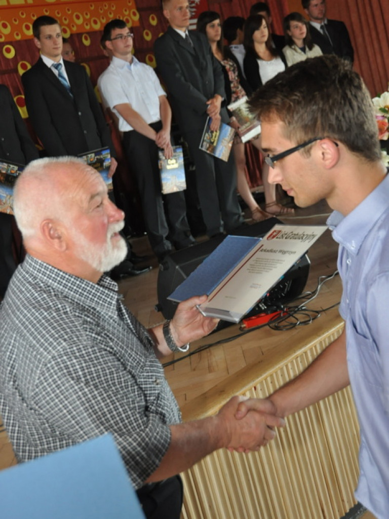 Starosta wyróżnił najlepszych uczniów i nauczycieli (FOTO)