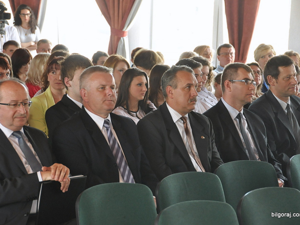 Starosta wyróżnił najlepszych uczniów i nauczycieli (FOTO)