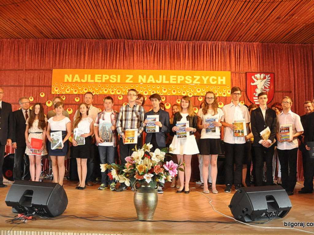 Starosta wyróżnił najlepszych uczniów i nauczycieli (FOTO)