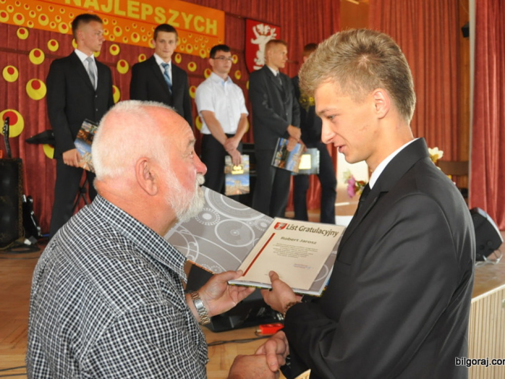 Starosta wyróżnił najlepszych uczniów i nauczycieli (FOTO)
