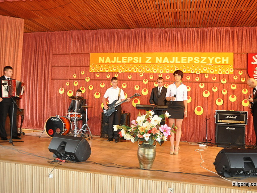 Starosta wyróżnił najlepszych uczniów i nauczycieli (FOTO)