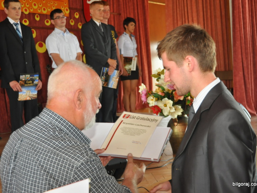 Starosta wyróżnił najlepszych uczniów i nauczycieli (FOTO)
