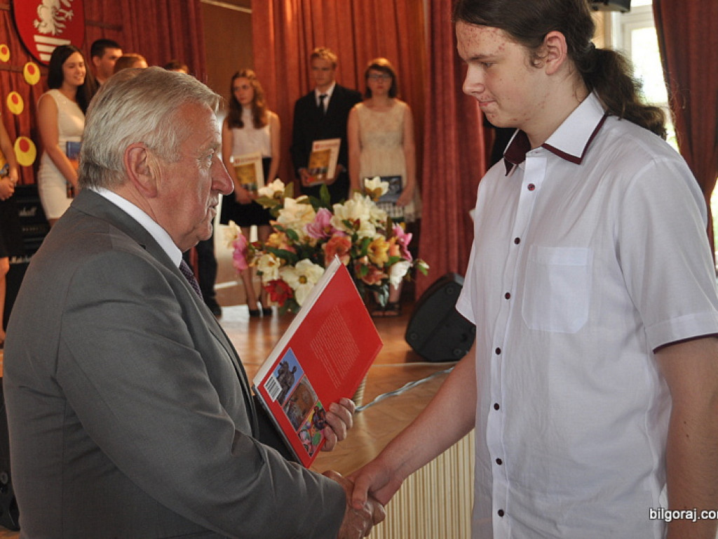 Starosta wyróżnił najlepszych uczniów i nauczycieli (FOTO)