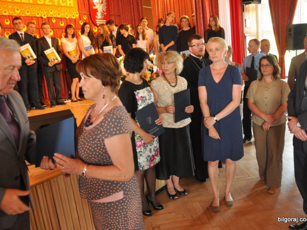 Starosta wyróżnił najlepszych uczniów i nauczycieli (FOTO)