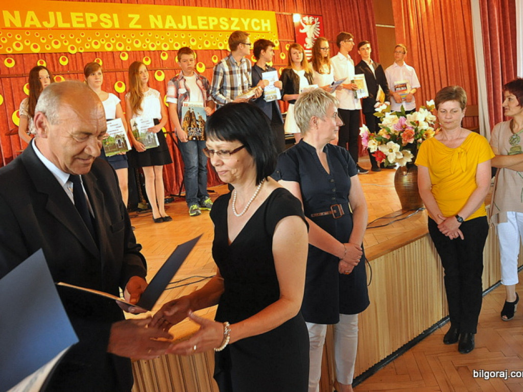 Starosta wyróżnił najlepszych uczniów i nauczycieli (FOTO)