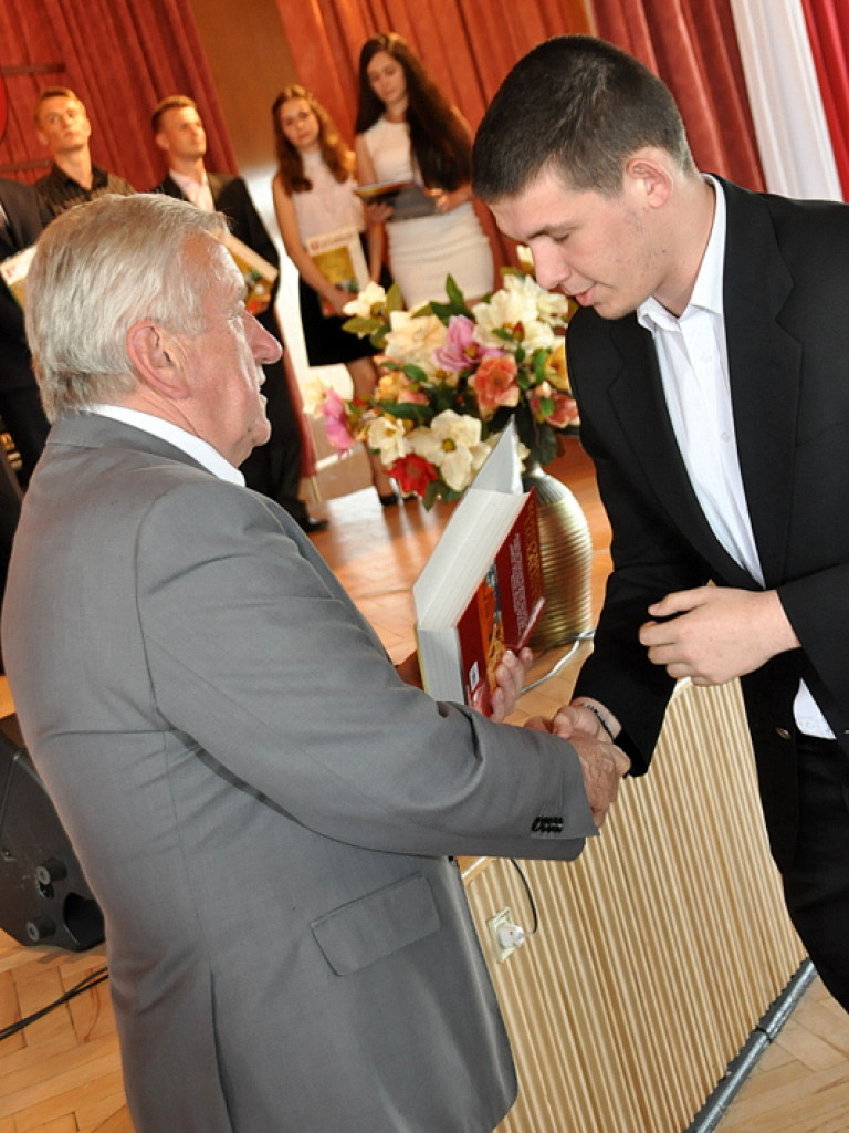 Starosta wyróżnił najlepszych uczniów i nauczycieli (FOTO)
