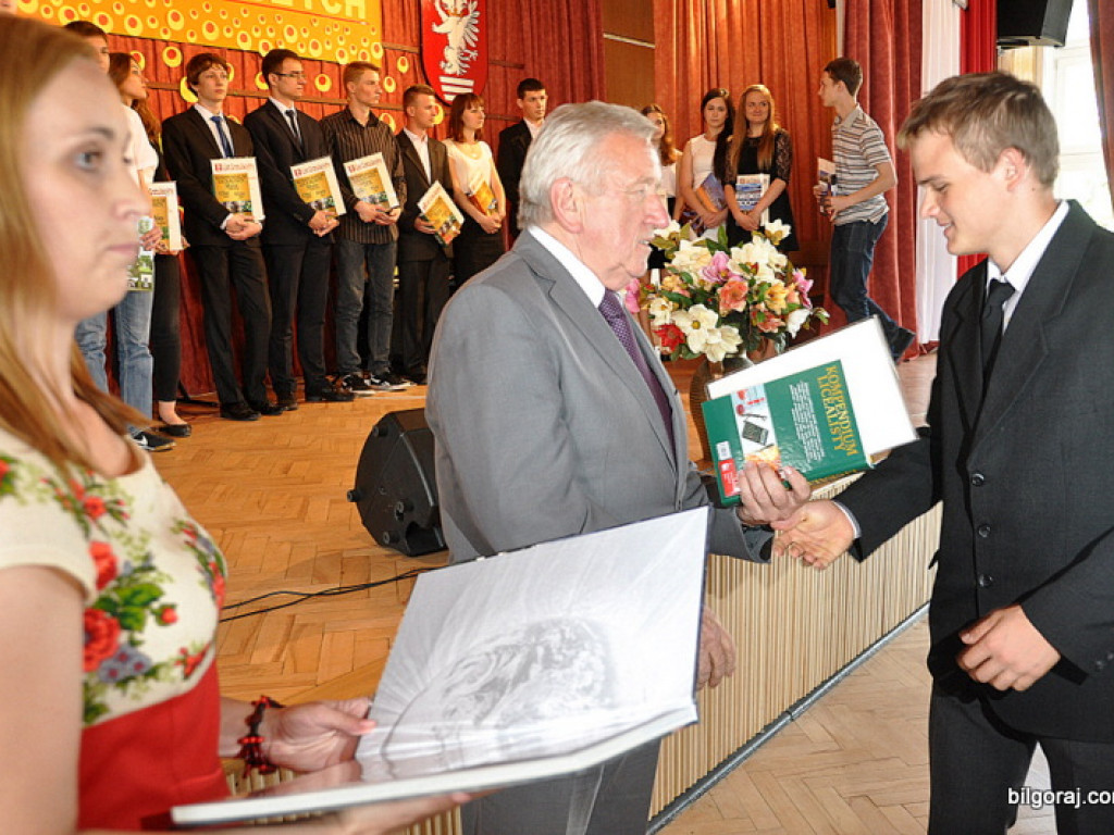 Starosta wyróżnił najlepszych uczniów i nauczycieli (FOTO)