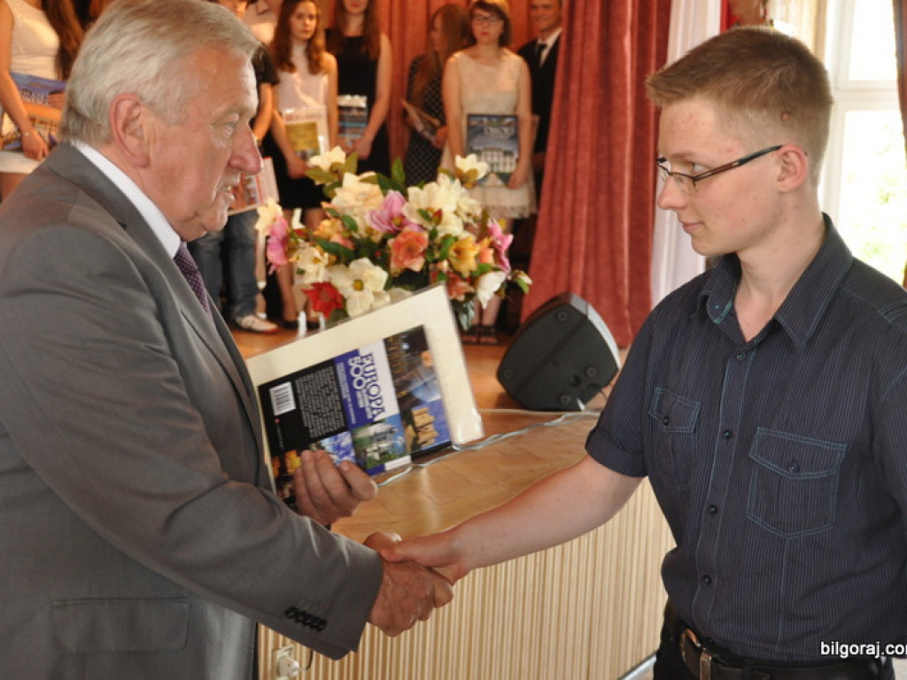 Starosta wyróżnił najlepszych uczniów i nauczycieli (FOTO)