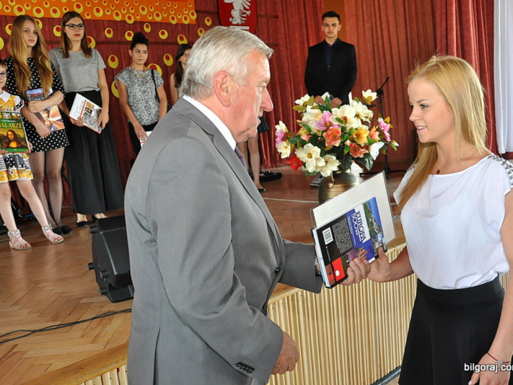 Starosta wyróżnił najlepszych uczniów i nauczycieli (FOTO)