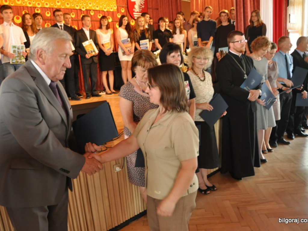 Starosta wyróżnił najlepszych uczniów i nauczycieli (FOTO)