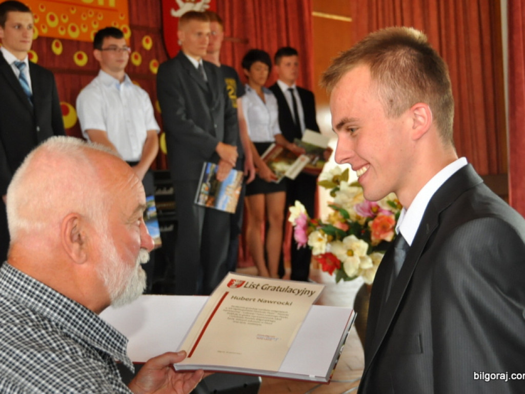Starosta wyróżnił najlepszych uczniów i nauczycieli (FOTO)