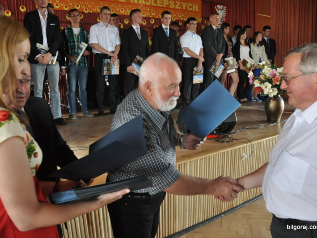 Starosta wyróżnił najlepszych uczniów i nauczycieli (FOTO)