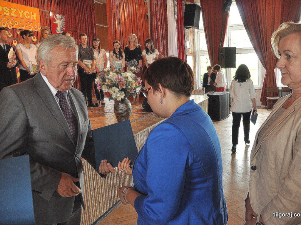 Starosta wyróżnił najlepszych uczniów i nauczycieli (FOTO)