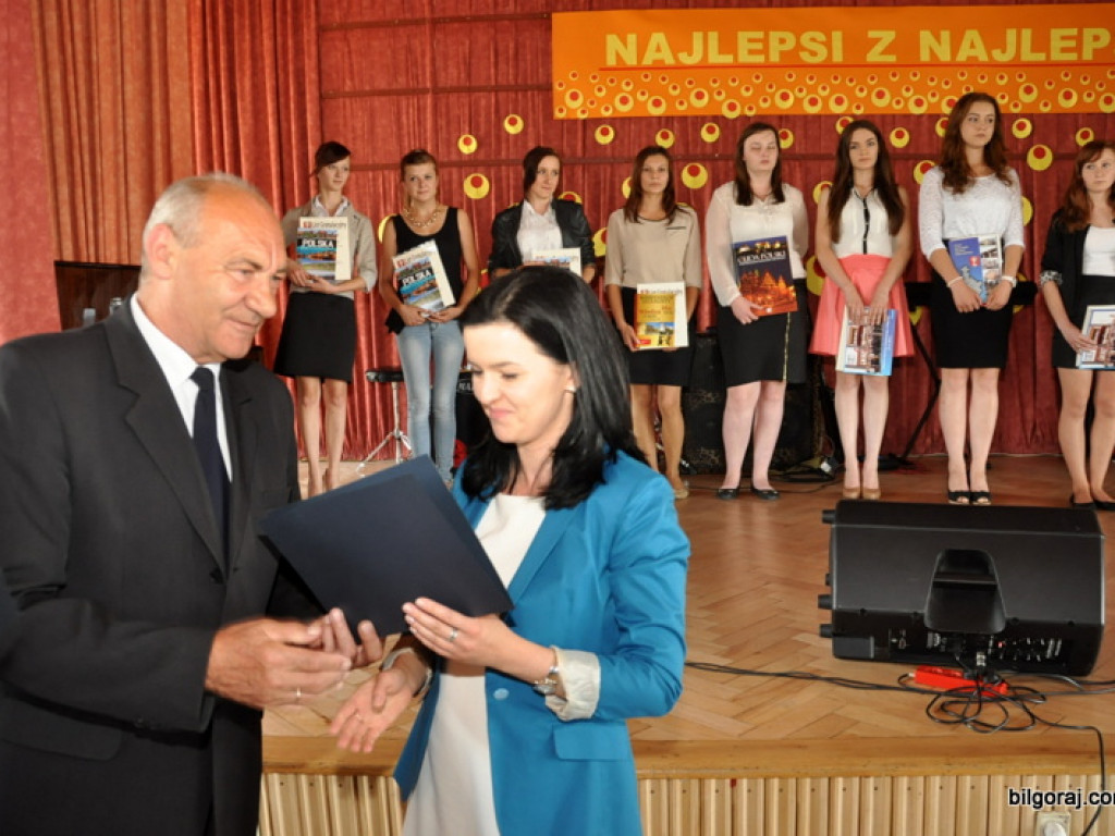 Starosta wyróżnił najlepszych uczniów i nauczycieli (FOTO)