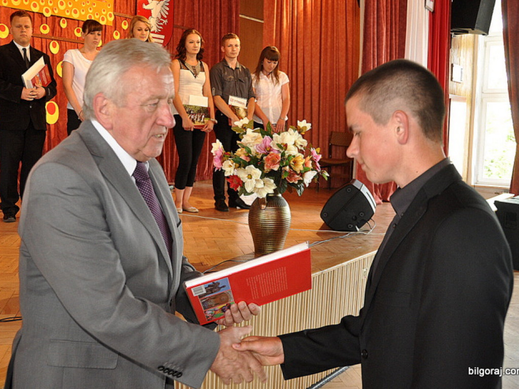 Starosta wyróżnił najlepszych uczniów i nauczycieli (FOTO)