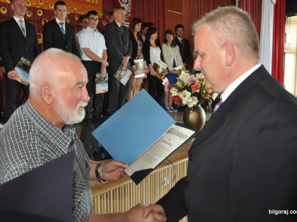 Starosta wyróżnił najlepszych uczniów i nauczycieli (FOTO)