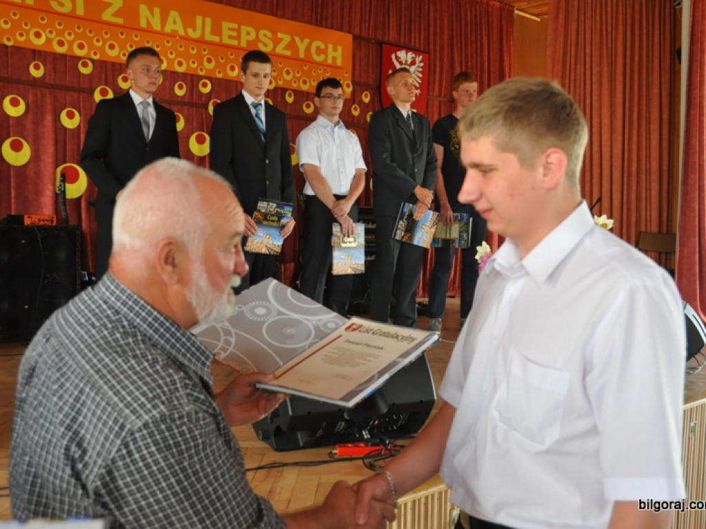 Starosta wyróżnił najlepszych uczniów i nauczycieli (FOTO)