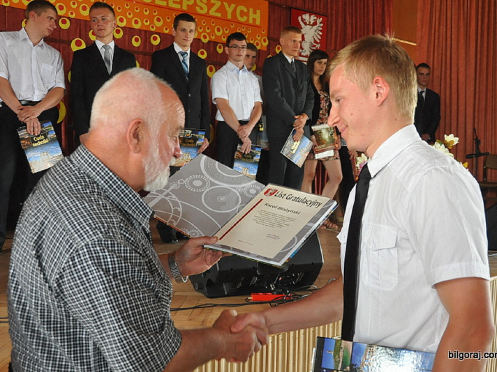 Starosta wyróżnił najlepszych uczniów i nauczycieli (FOTO)