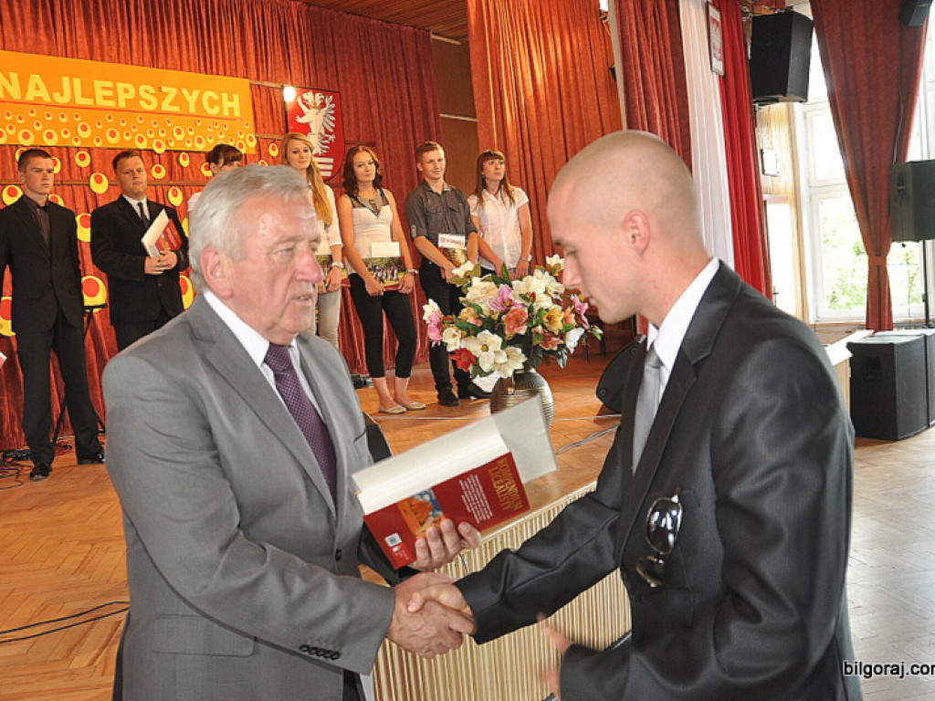 Starosta wyróżnił najlepszych uczniów i nauczycieli (FOTO)