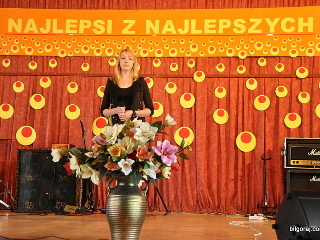 Starosta wyróżnił najlepszych uczniów i nauczycieli (FOTO)