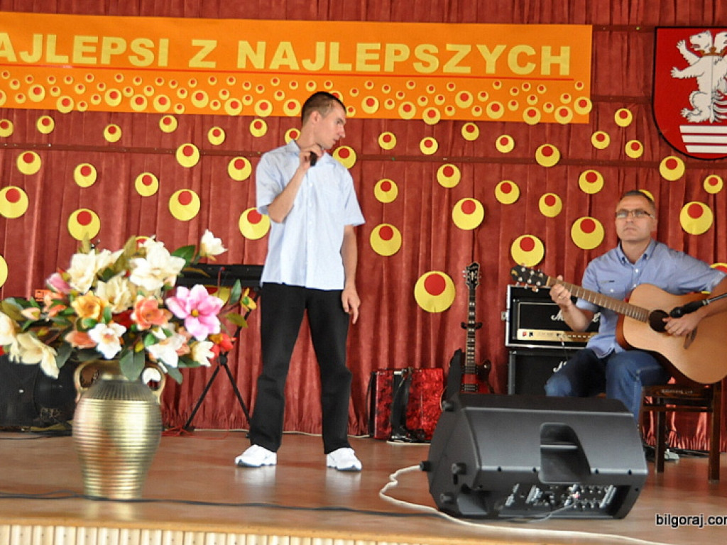 Starosta wyróżnił najlepszych uczniów i nauczycieli (FOTO)