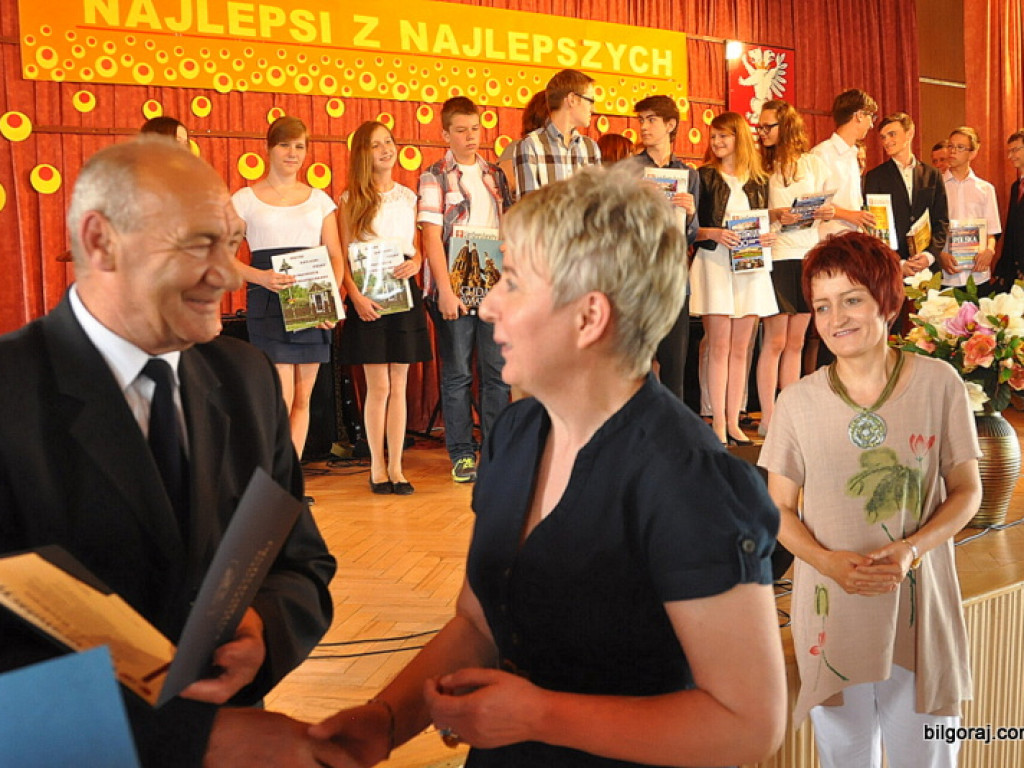 Starosta wyróżnił najlepszych uczniów i nauczycieli (FOTO)